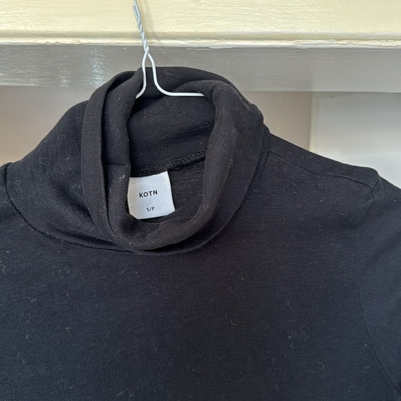 Black turtle neck. - Picture 2 of 2